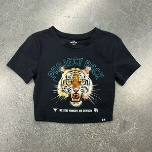 Under Armour, fitted cropped tee, size S